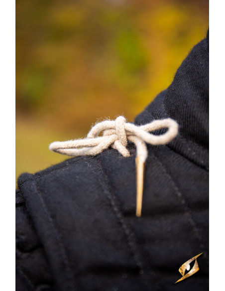 Middelalderlig riddergambeson i sort