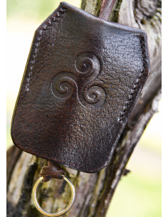 Llavero de cuero celta con Triskelion - marrón 2