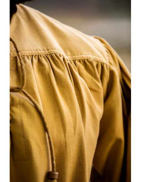 Middeleeuws overhemd met hooggesloten...