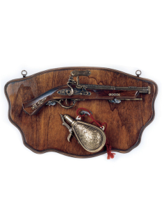 Holzpanzerung mit Pistole und Pulverkoffer