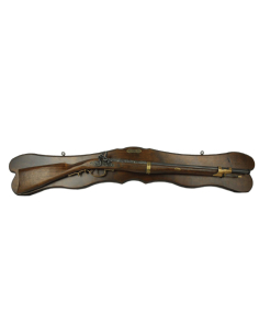 Fusil medieval inglés Siglo XVIII con soporte de muro.