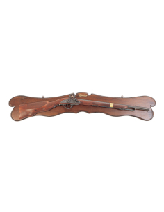 Panoplia madera con fusil (108 x 19 cm.)