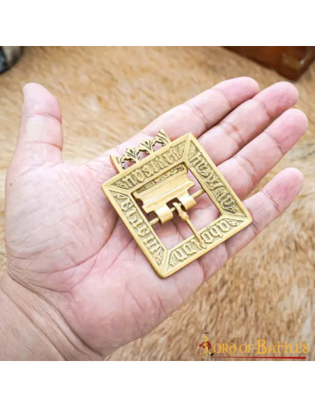 Massivt messingspænde fra det 15....