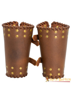 Brazales medievales cuero marrón con tachuelas (17 cm.)
