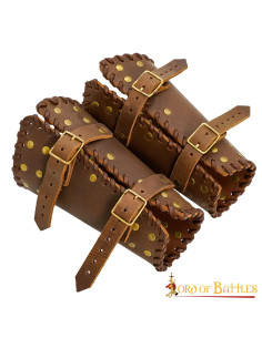 Brazales medievales cuero marrón con tachuelas (17 cm.) 2