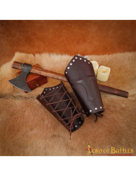 Middeleeuws lederen bracers symbool...