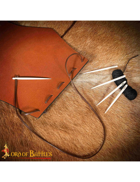 Nål til middelalderbroderi i ben (9 cm.)