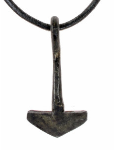 Thor's Hammer hanger gemaakt van ijzer van Adelsö 2