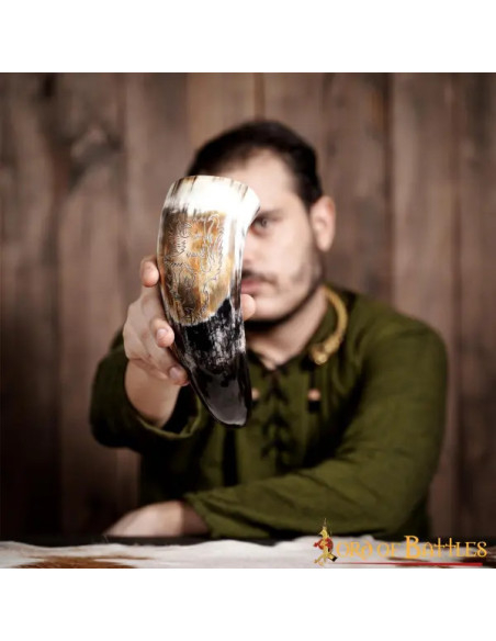 Cuerno vikingo para beber con diseño...