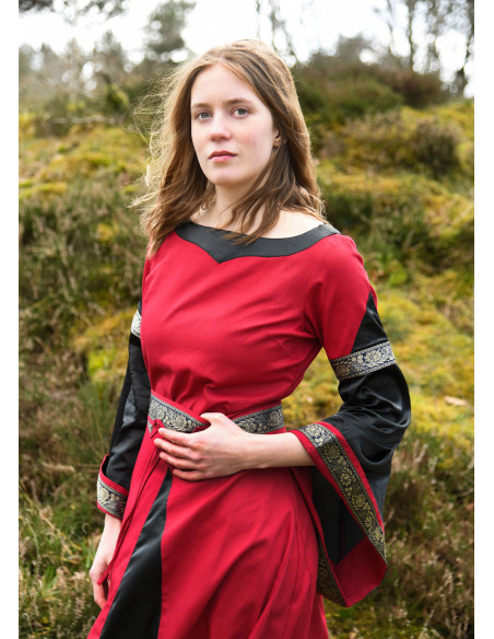 Mittelalterliches Kleid des edlen...