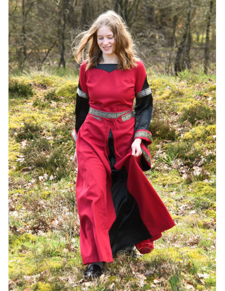 Middelalderkjole af ædel model...