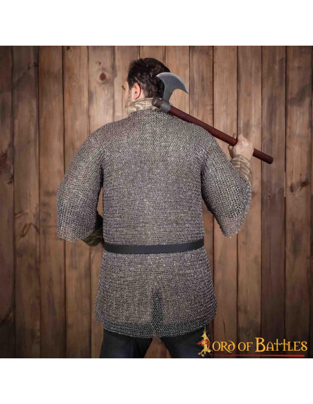 Halbarmiges Stahlkettenhemd (10 mm).