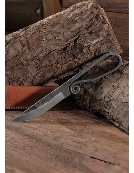 Gesmeed middeleeuws mes met leren...