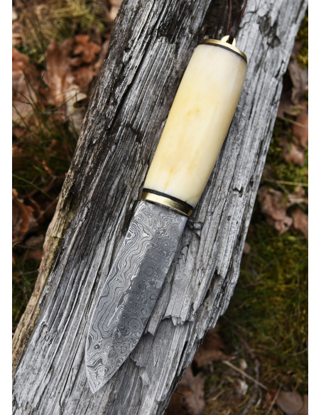 Damaskus kniv med knogleskaft med...
