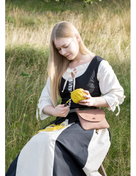 Tilda model middelalderlig overdel i...