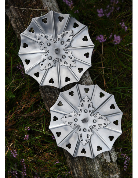 Et par gotiske besager i stål,...