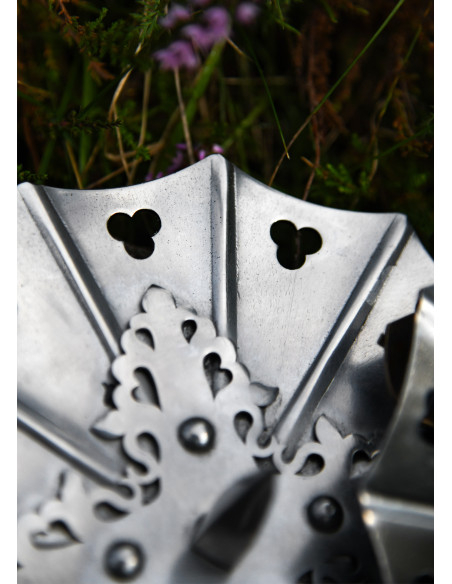 Et par gotiske besager i stål,...