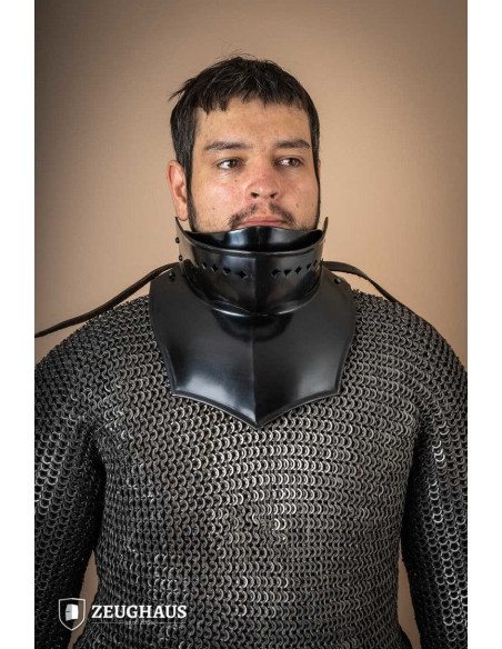 Gorget met Bevor in donker zacht staal