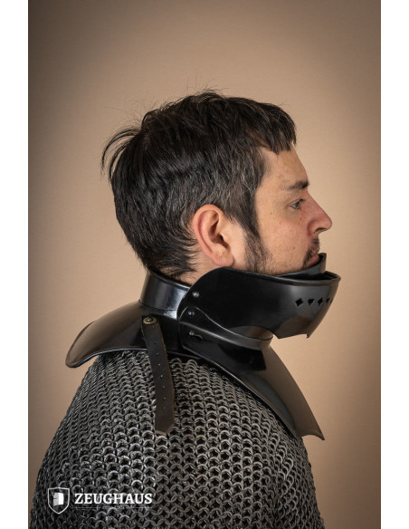 Gorget met Bevor in donker zacht staal