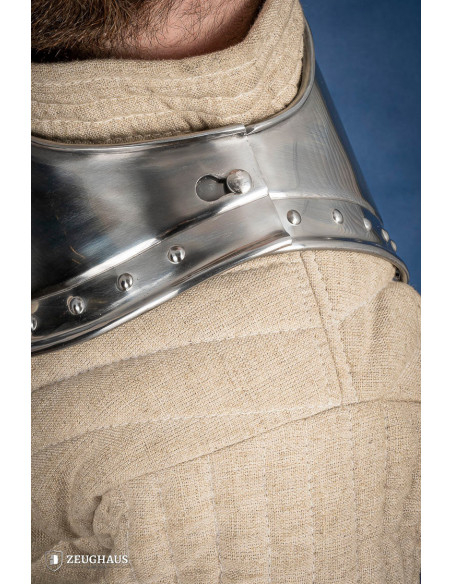 Middeleeuwse puntkraag van gepolijst...