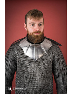 Gorjal medieval escamado en acero pulido