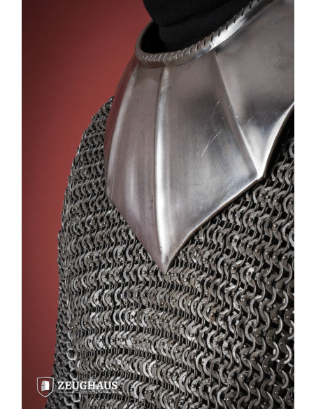 Gorjal medieval escamado en acero pulido