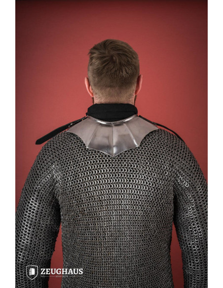 Gorjal medieval escamado en acero pulido