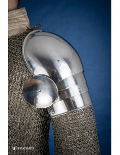 Middelalderlige skulderpuder med besagues af poleret stål... 2