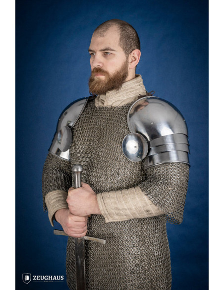 Middelalderlige skulderpuder med...