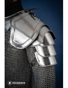 Paar mittelalterliche Krieger-Schulterpolster, polierte Oberfläche
