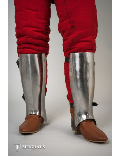 Mittelalterliche Beinschienen aus poliertem Stahl, 14.... 2
