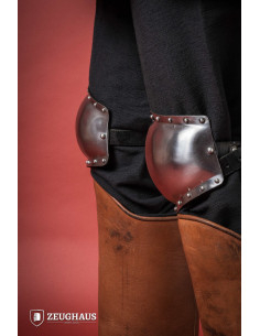 Middelalderlige knæbeskyttere i poleret stål, 1300-tallet 2