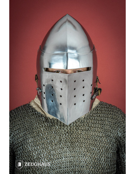 Bacinete medieval con visera...