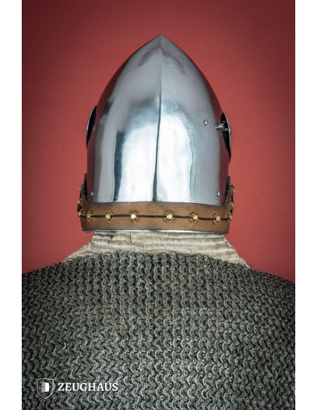 Bacinete medieval con visera...