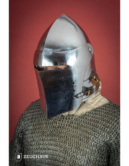 Bacinete medieval con visera...