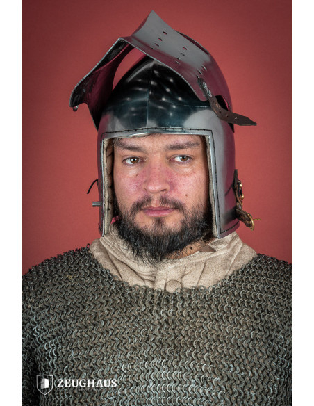 Bacinete medieval con visera...