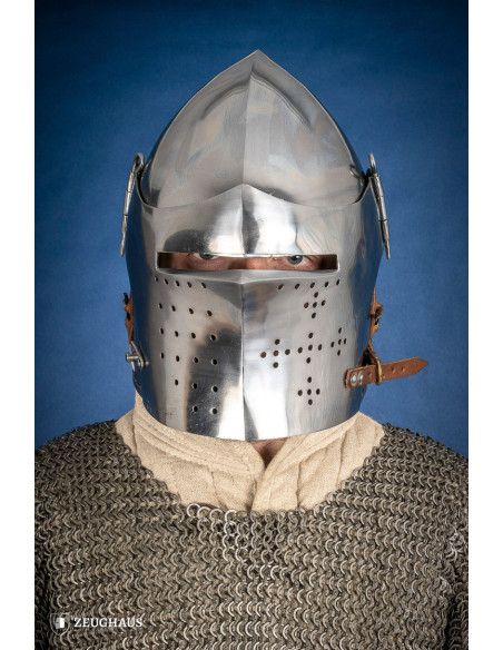 Bacinete medieval en acero con...