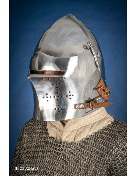 Bacinete medieval en acero con...