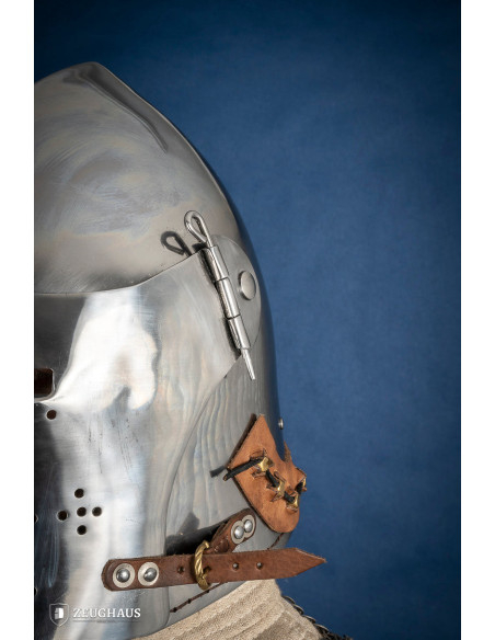 Middelalderlig stålvask med visirlås