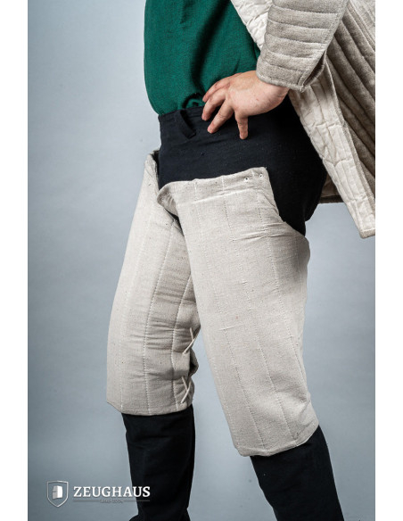 Middelalderlige bomuldspolstrede ben,...