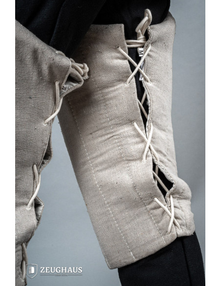 Middelalderlige bomuldspolstrede ben,...