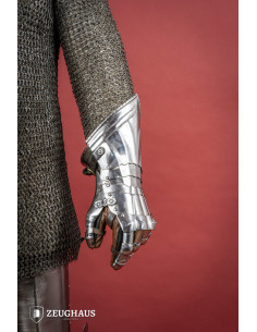 Deutsche mittelalterliche Panzerhandschuhe aus poliertem...