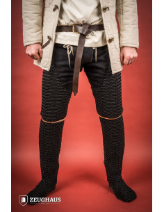Mittelalterliche Beine, Kettenhemd aus brüniertem Stahl...