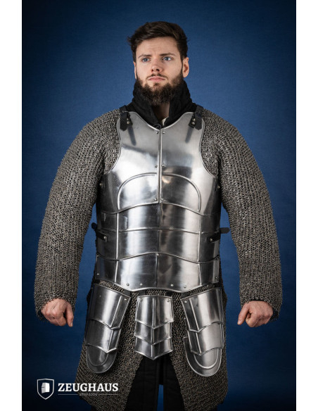 Mittelalterlicher Kürass mit Riemen,...