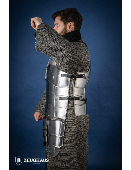 Coraza medieval con escarcelas, acero...