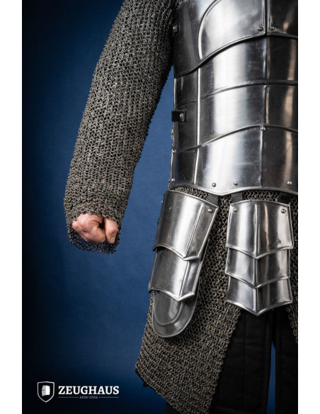 Coraza medieval con escarcelas, acero...