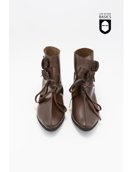 Mittelalterliche hohe Stiefel mit... Mittelalterliche hohe Stiefel mit...