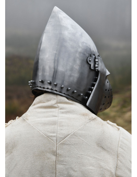 Middeleeuws kasteelbekken van...