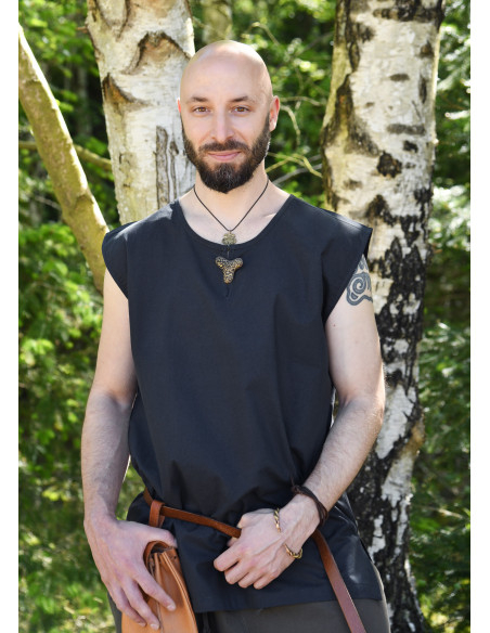 Mittelalterliche ärmellose Tunika...