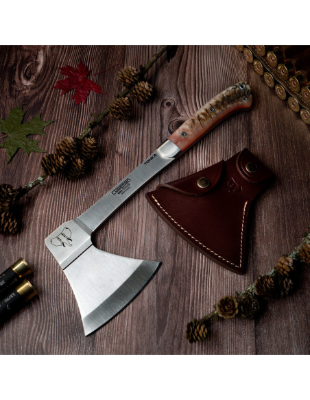 Hacha de caza  con mango de asta